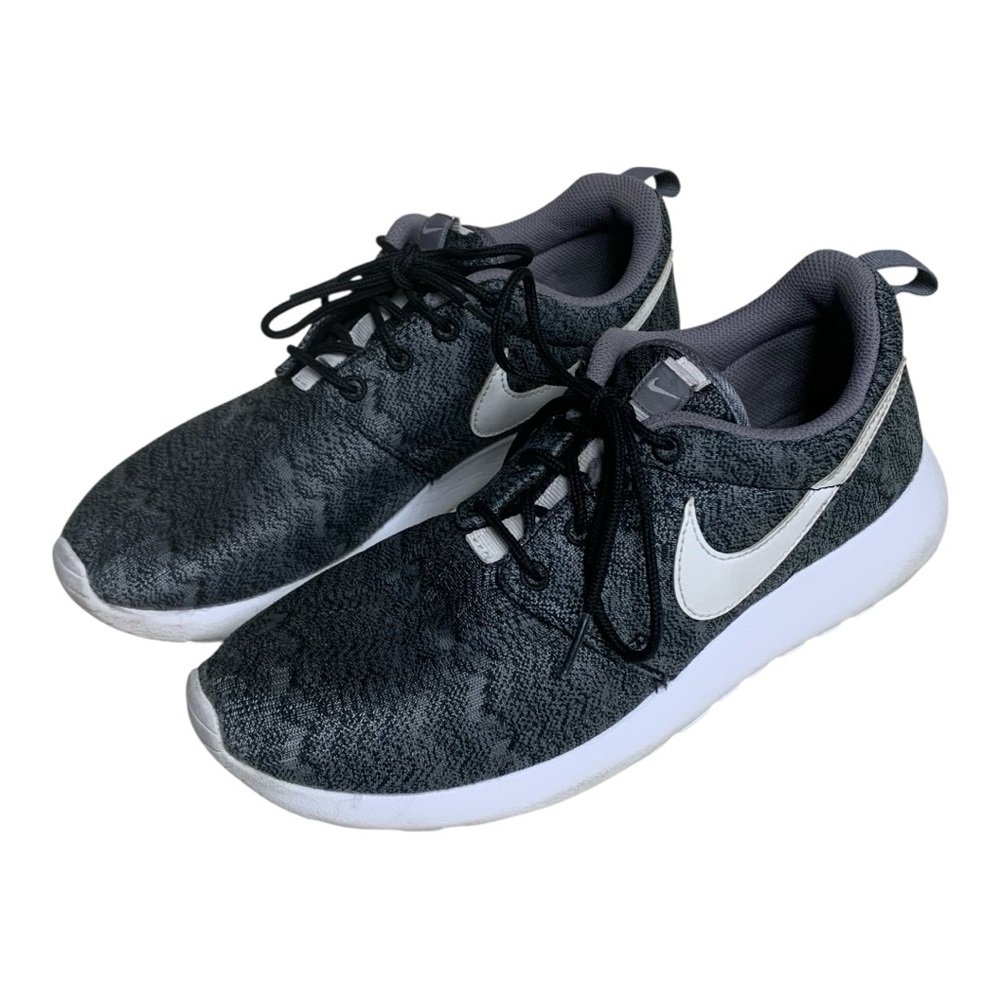Nike FlyKnit Roshe Run Sport Performance Sneakers youth size 6.5 677782-001